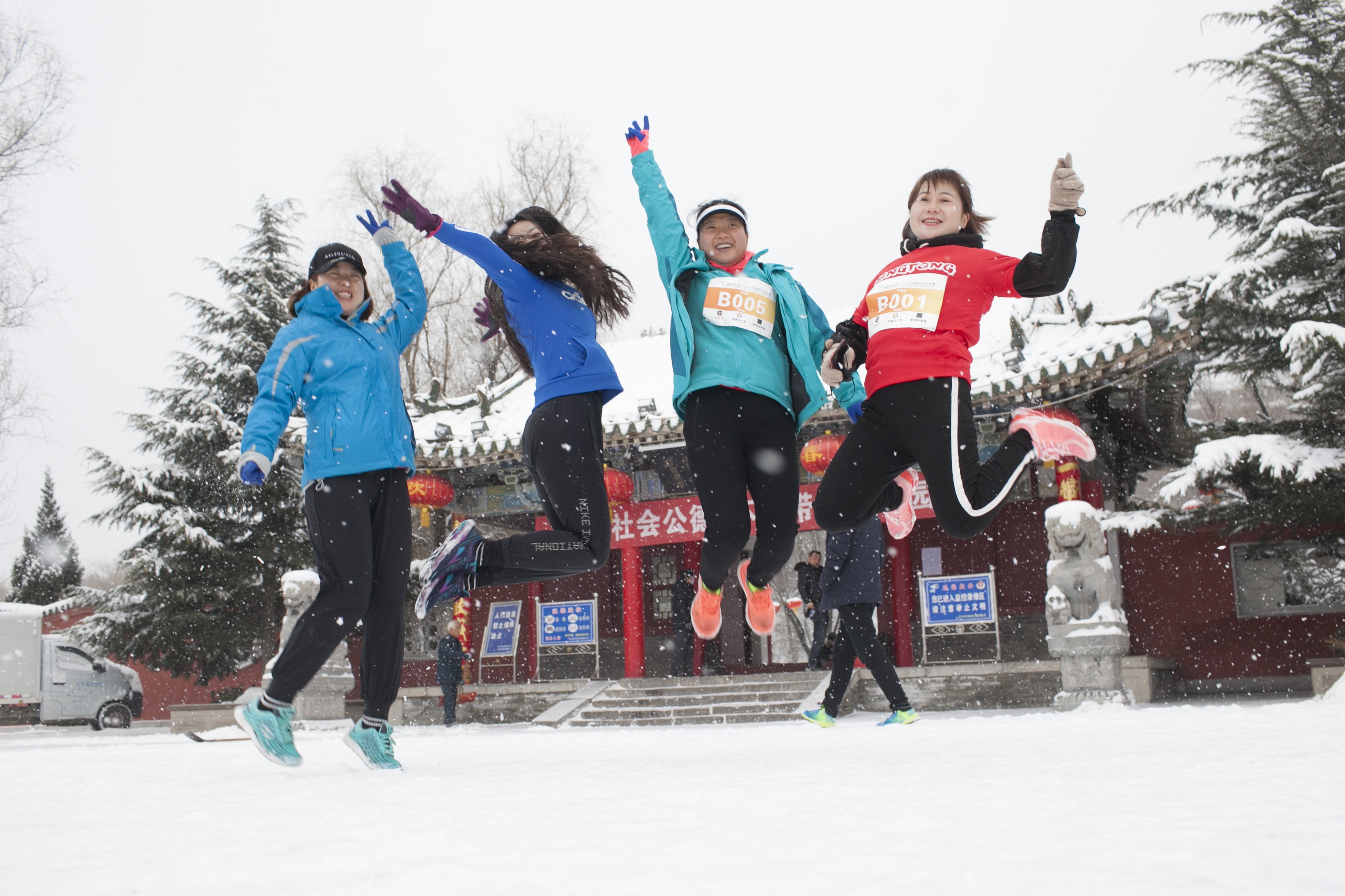女团合影.jpg